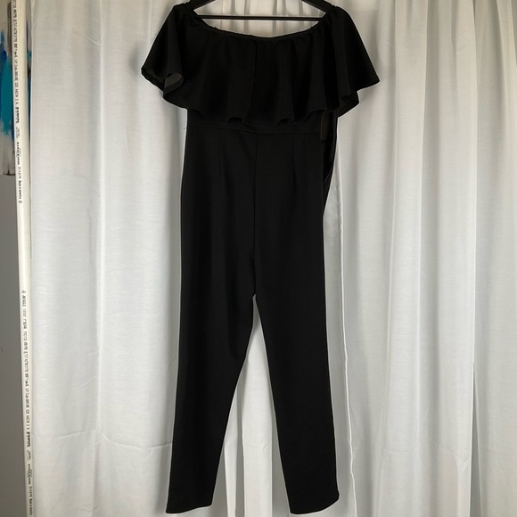 V Neck Jumpsuit Size Medium - Worn Once - Picture 4 of 6